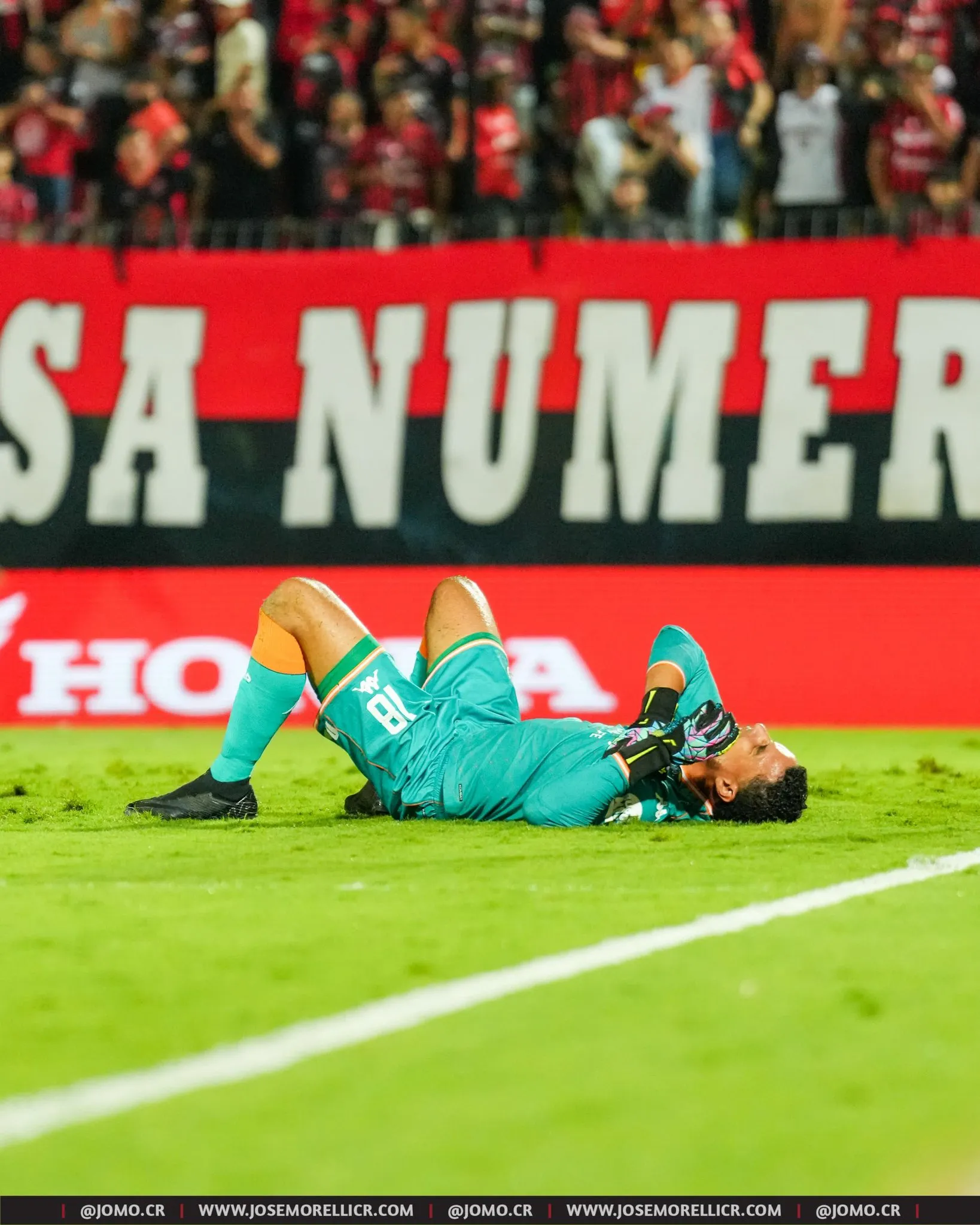 Esteban Alvarado tuvo un último partido para el olvido (José Morelli).