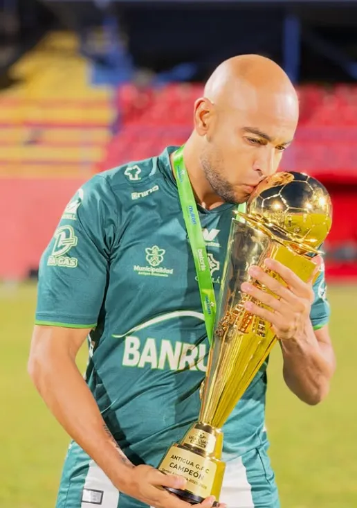 Robinson se coronó bicampeón de Guatemala (Antigua GFC).