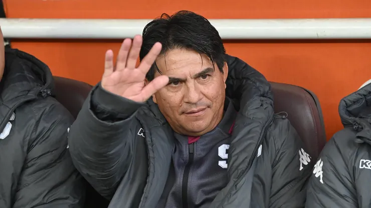 El DT se despide de dos jugadores.