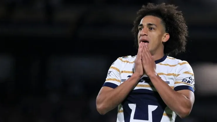 Nueva controversia rodea a Adalberto Carrasquilla tras un partido con Pumas desatando las críticas en México