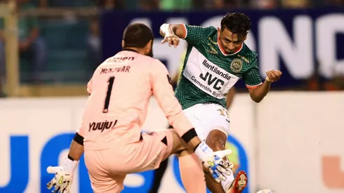 Alexy Vega gue uno de los mejores jugadores de la final de ida en Honduras.