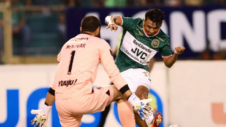 Alexy Vega gue uno de los mejores jugadores de la final de ida en Honduras.