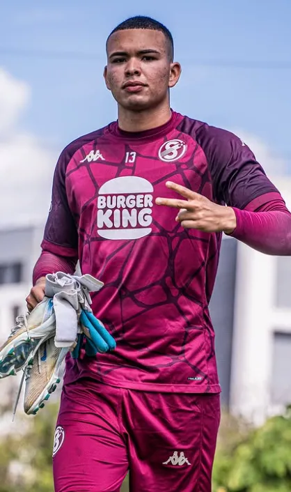 Isaac Alfaro se encuentra ante la oportunidad de demostrar en el primer equipo morado (Instagram).