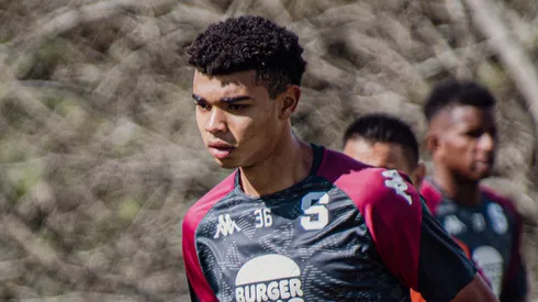 Dax Palmer no se encuentra en España.
