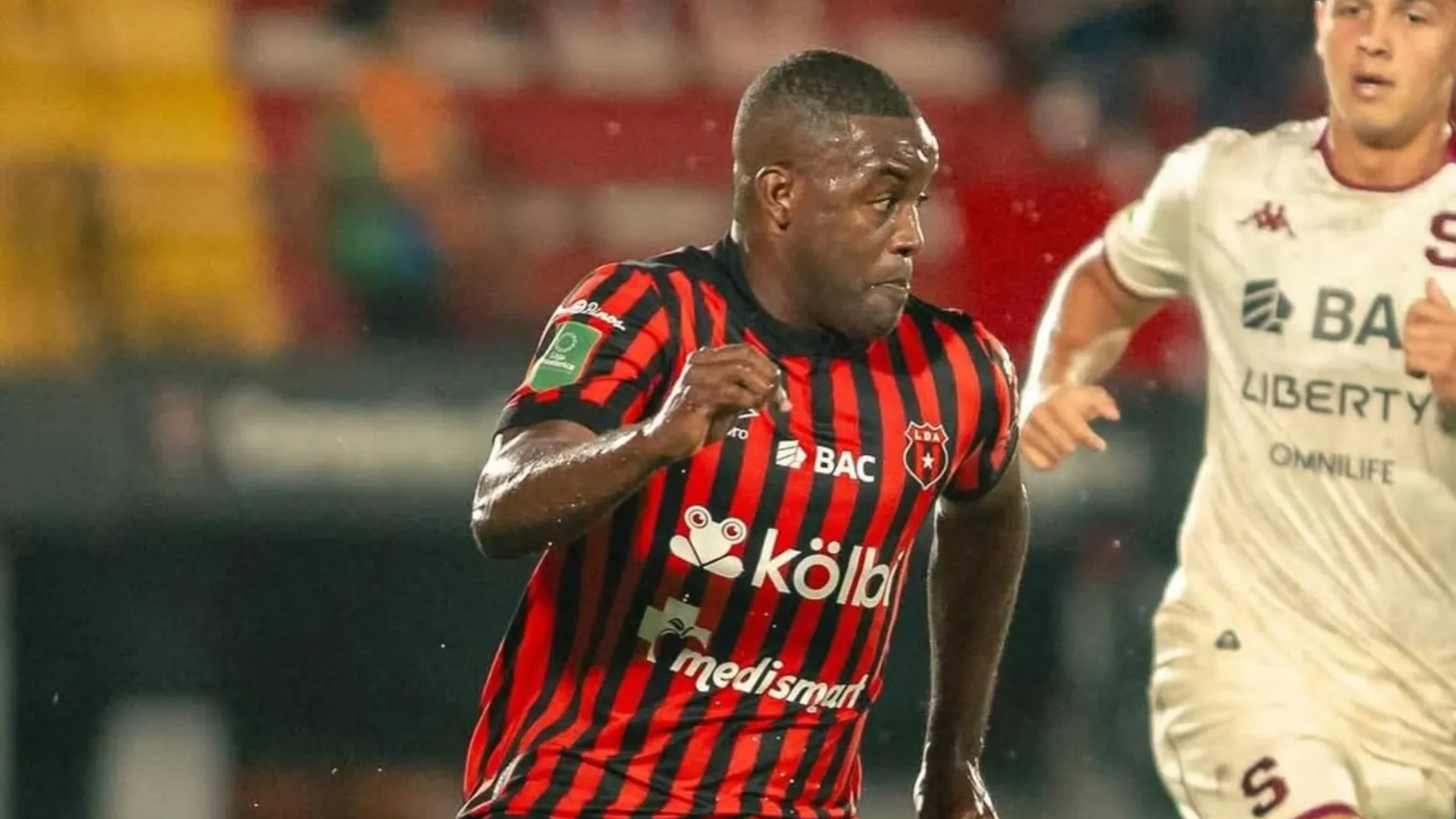 Joel Campbell fue intervenido en su espalda.