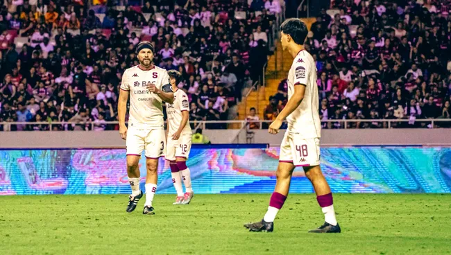Thiago compartió campo con su padre en los 90 Minutos por la Vida (Saprissa).
