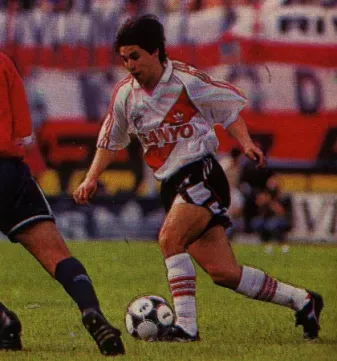 Claudio Ariel Rojas era un volante ágil y gambeteador (En Una Baldosa).