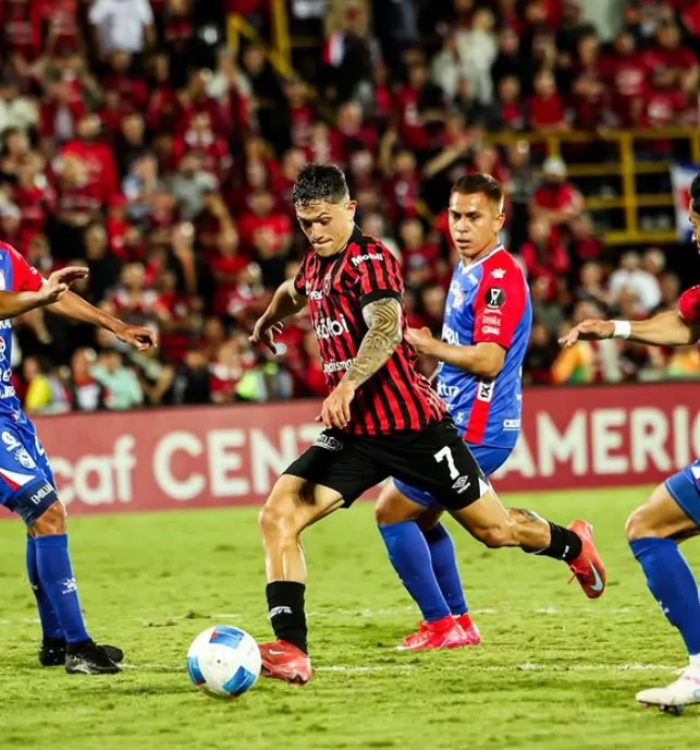 Anthony Hernández la rompió en la Copa Centroamericana (Instagram).