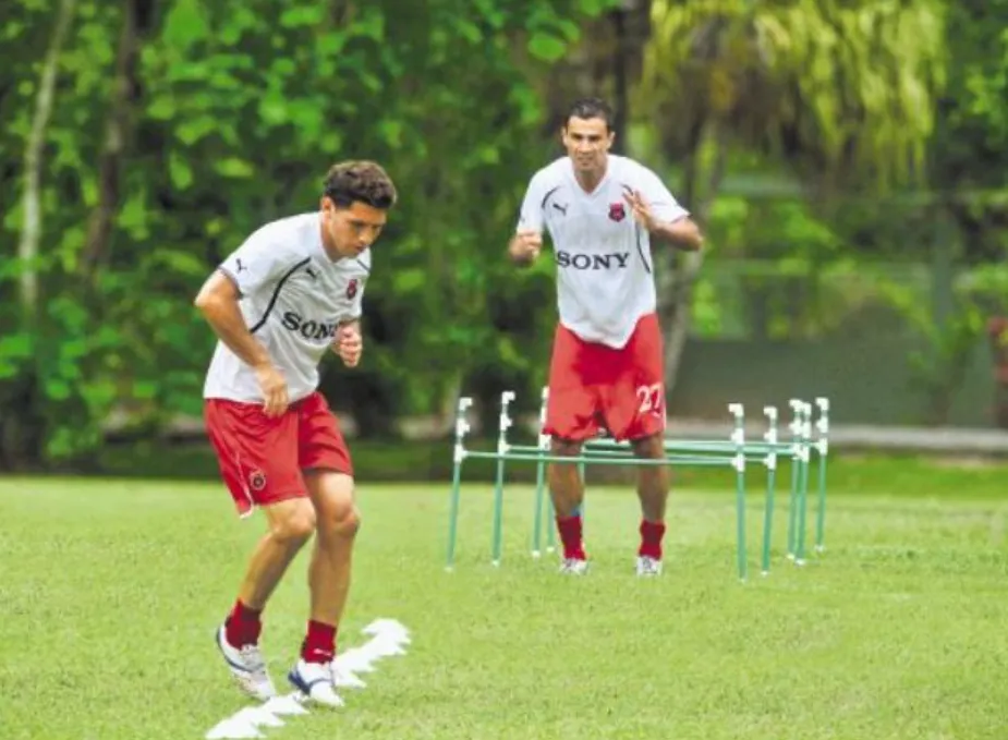 Sequeira llegó a jugar 16 partido en Alajuelense (La Teja).