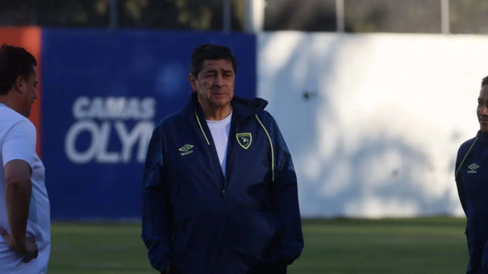 Luis Fernando Tena ya trabaja junto a los seleccionados de cara al amistoso contra Canadá. (Foto: FFG)