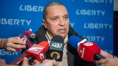 Erick Lonnis habló con la prensa.