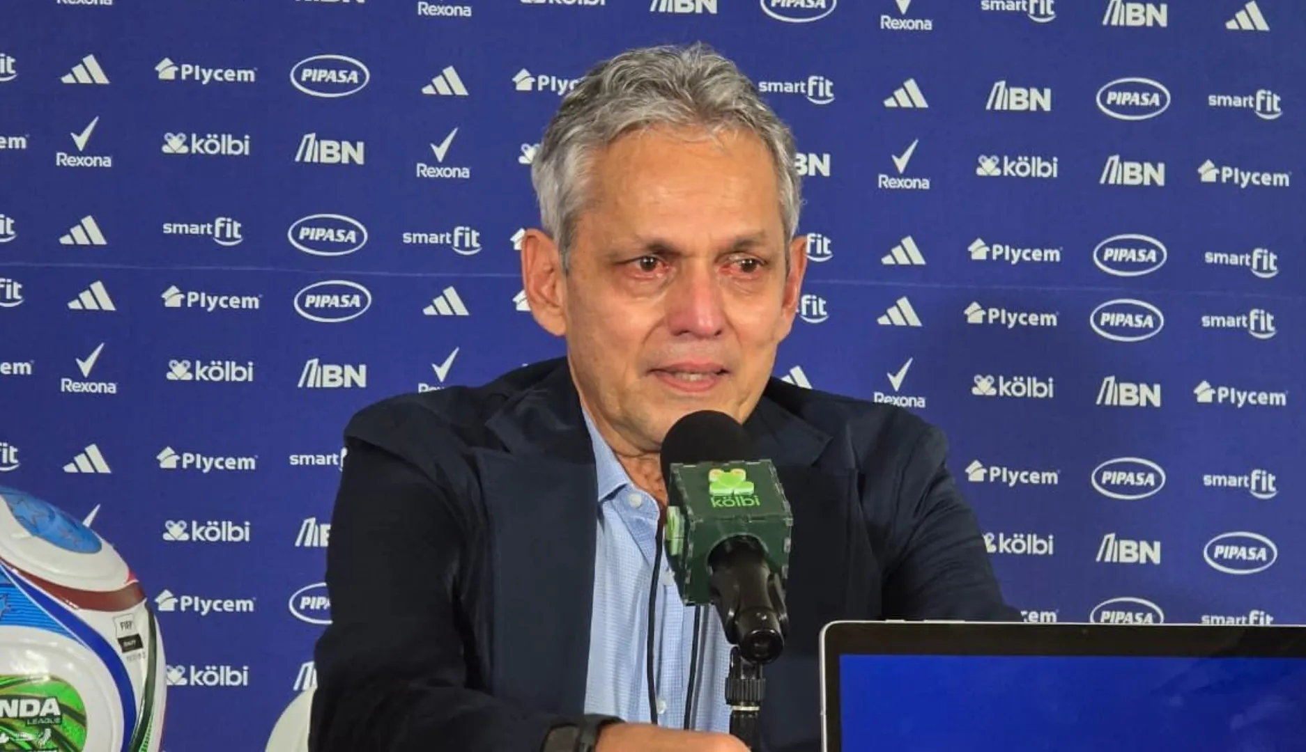 Reinaldo Rueda rompió en llanto tras no poder clasificar a Honduras al Mundial 2026. (Foto: TVC)