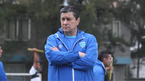 Guatemala se sorprende ante una decisión de Luis Fernando Tena.