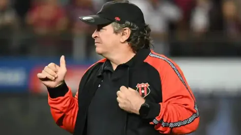 Machillo Ramírez recibe una gran noticia.
