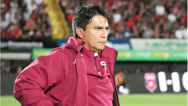 Vladimir Quesada tendría reemplazante.
