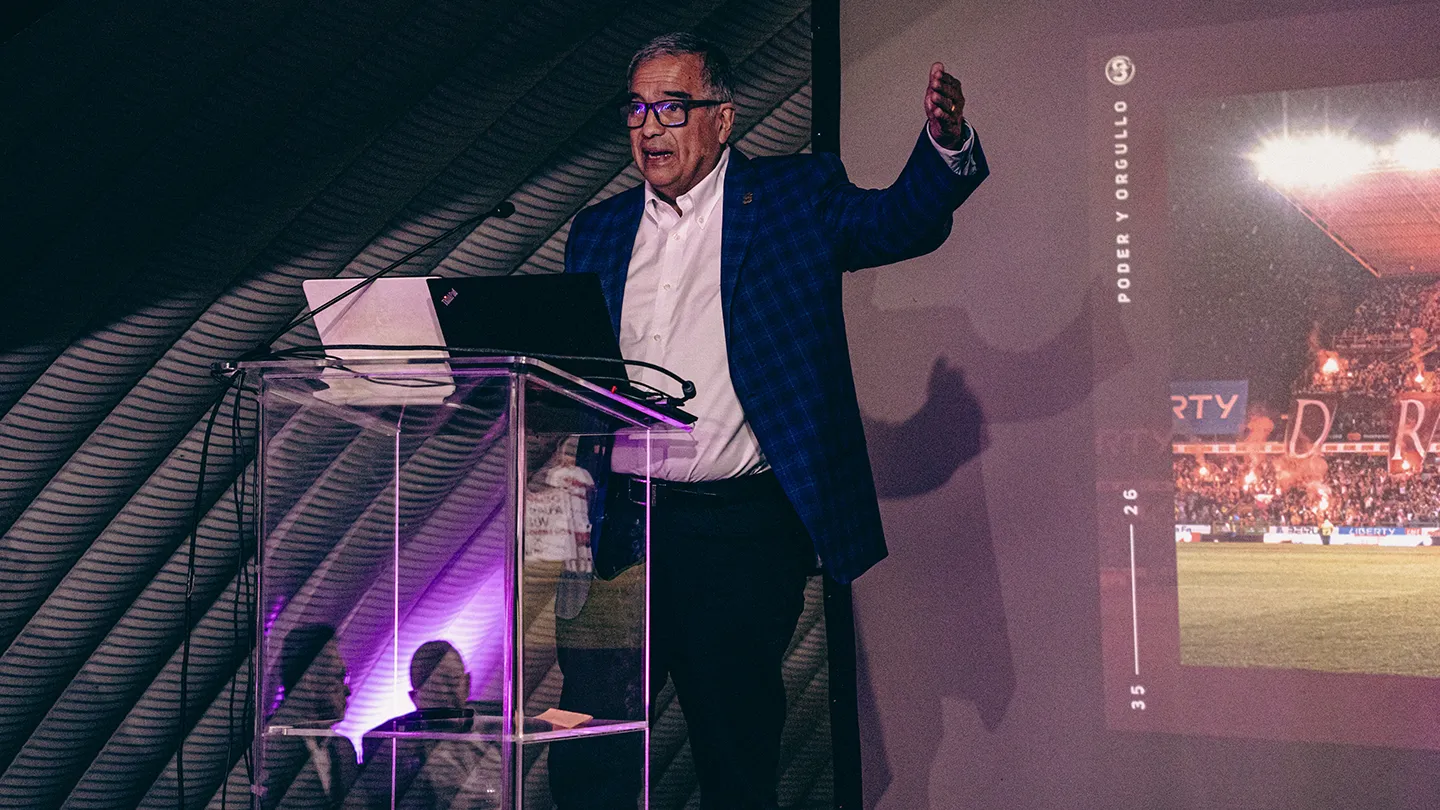 El Doctor Roberto Artavia, nuevo presidente morado (Saprissa).