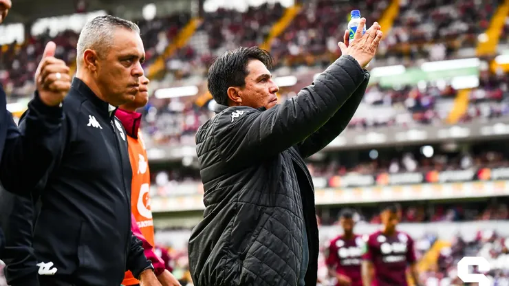 Vladimir Quesada recibe una gran noticia.