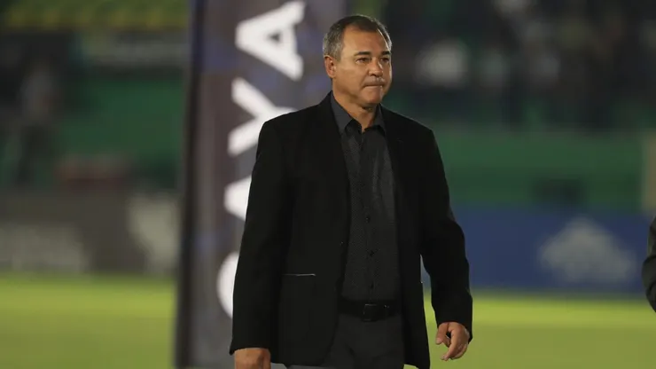 El entrenador presentó problemas de salud