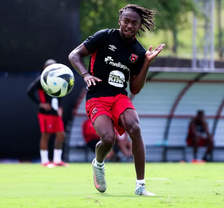 Tristán Demetrius no tuvo un buen inicio de torneo (Instagram).