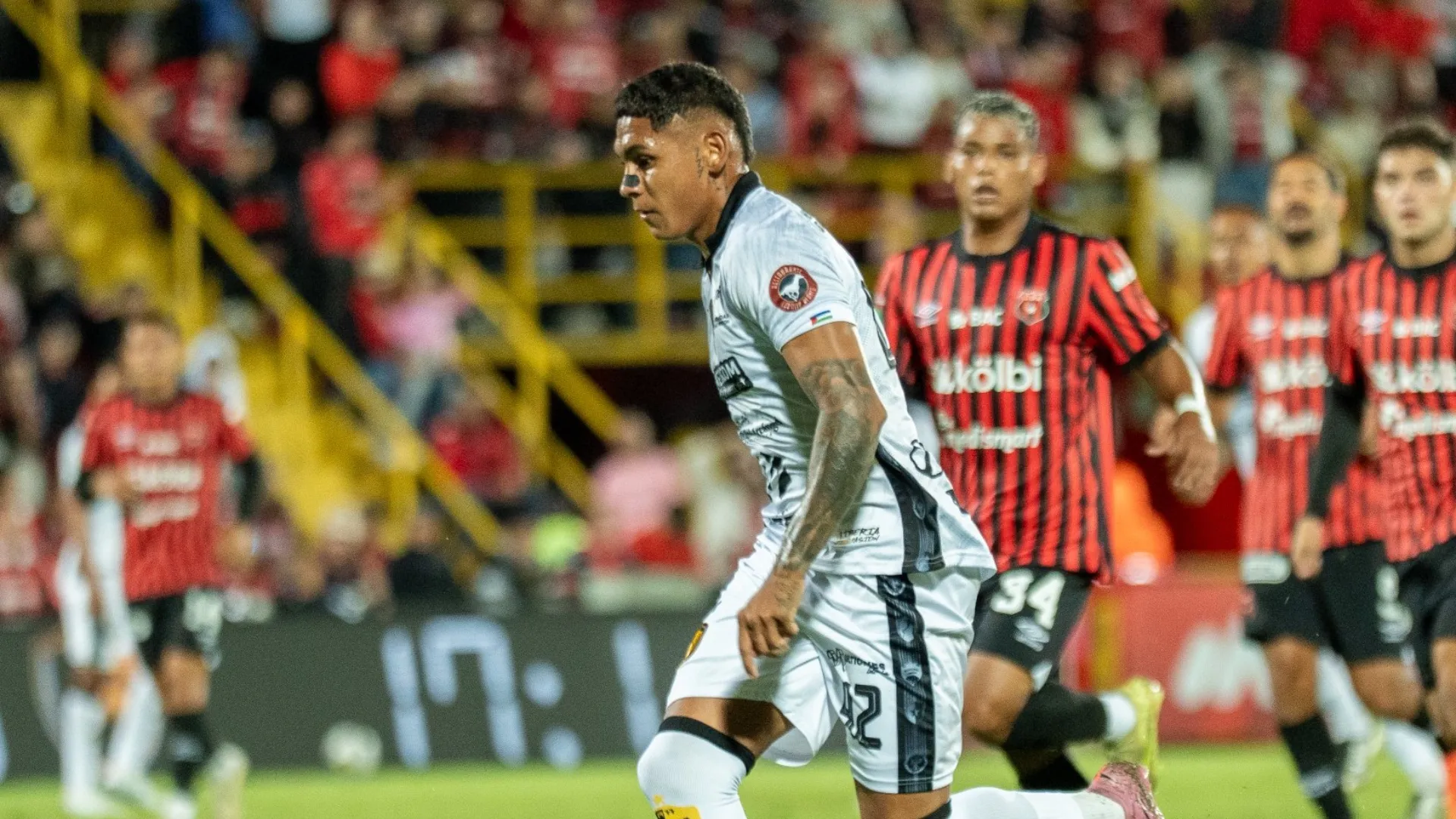 John Paul Ruiz se viene destacando en Liberia.