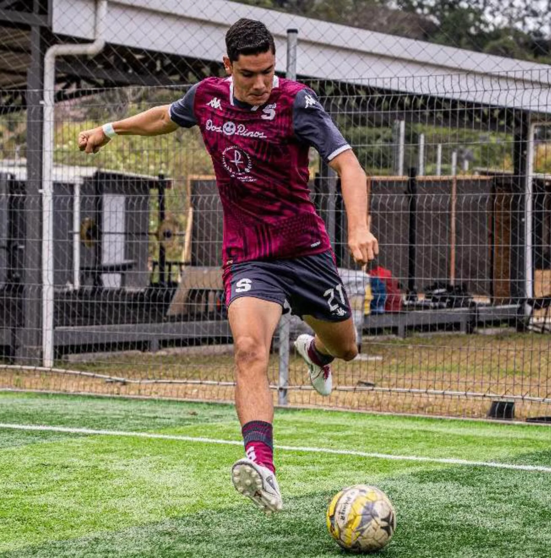 Julián Ugalde ya no lucirá el uniforme morado. (Foto: Estefan Monge)