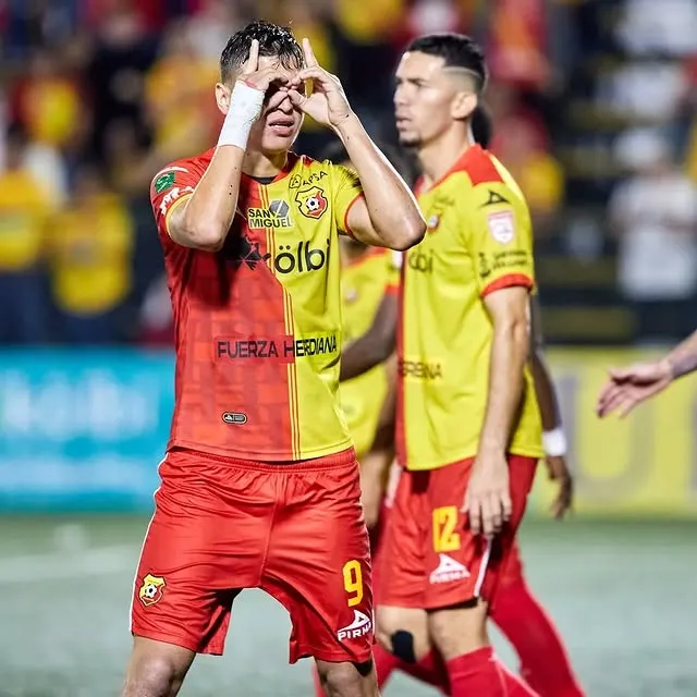 Anthony Contreras nunca bajó los brazos (Instagram).