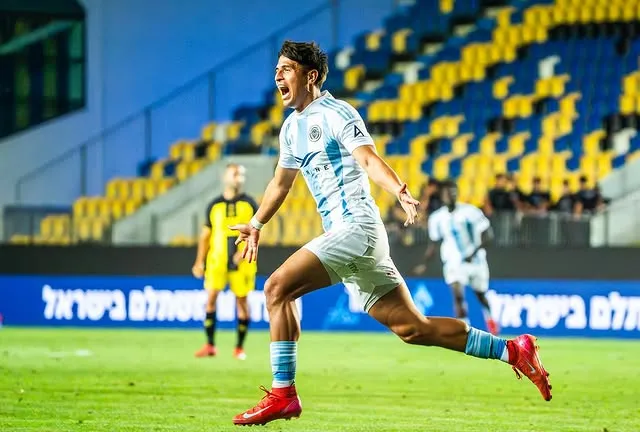 Contreras sigue inflando redes en Letonia (Instageam).