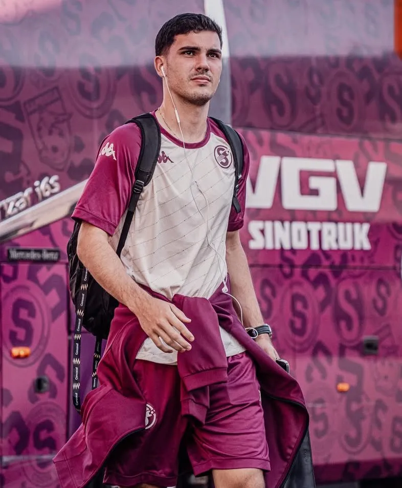 Madriz luce cada vez más sólido bajo los tres palos (Saprissa).