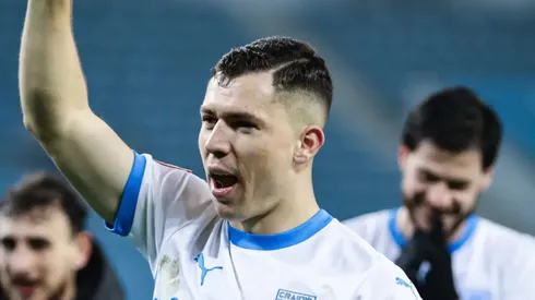 Carlos Mora se destaca en Europa.