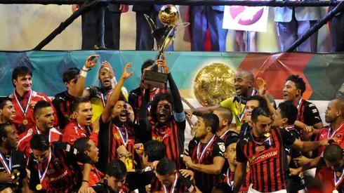 Ex Alajuelense está cerca de hacer historia.