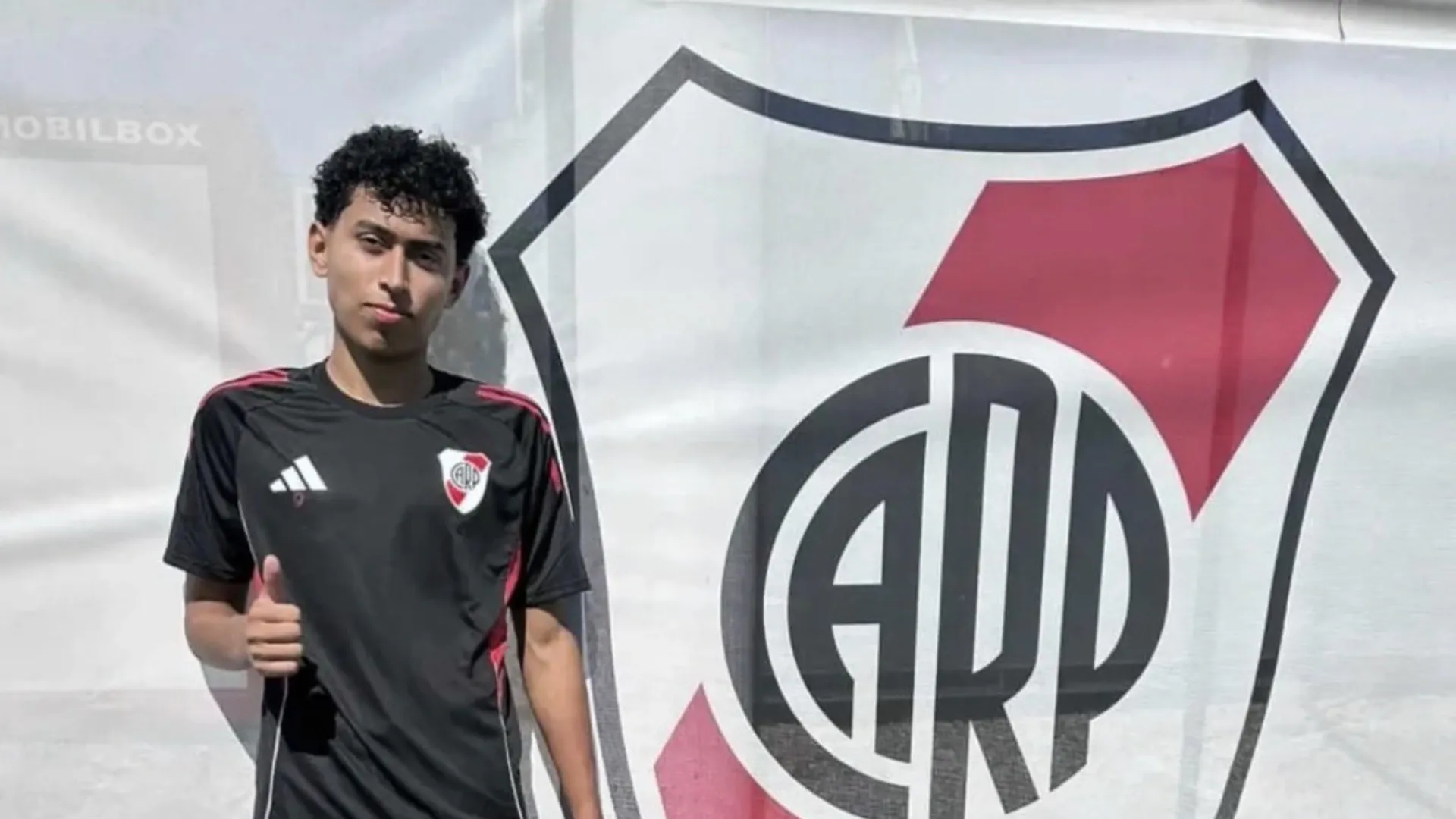 Enry Hernández jugará en El Salvador.
