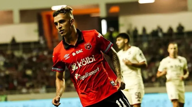 Kenneth Vargas llegó para reemplazar a Kenyel Michel. (Foto: Alajuelense)