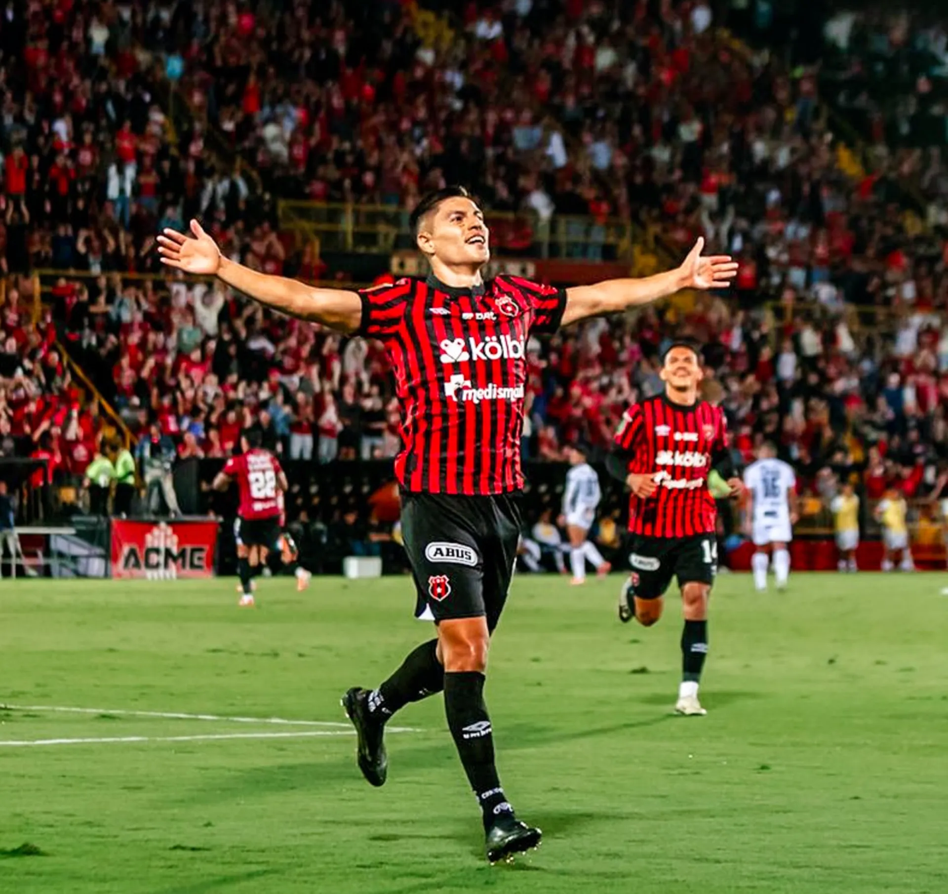 Ronaldo Cisneros tuvo ya ganó la 31 y la Copa Centroamericana. Ahora, quiere más. (Foto: Alajuelense)