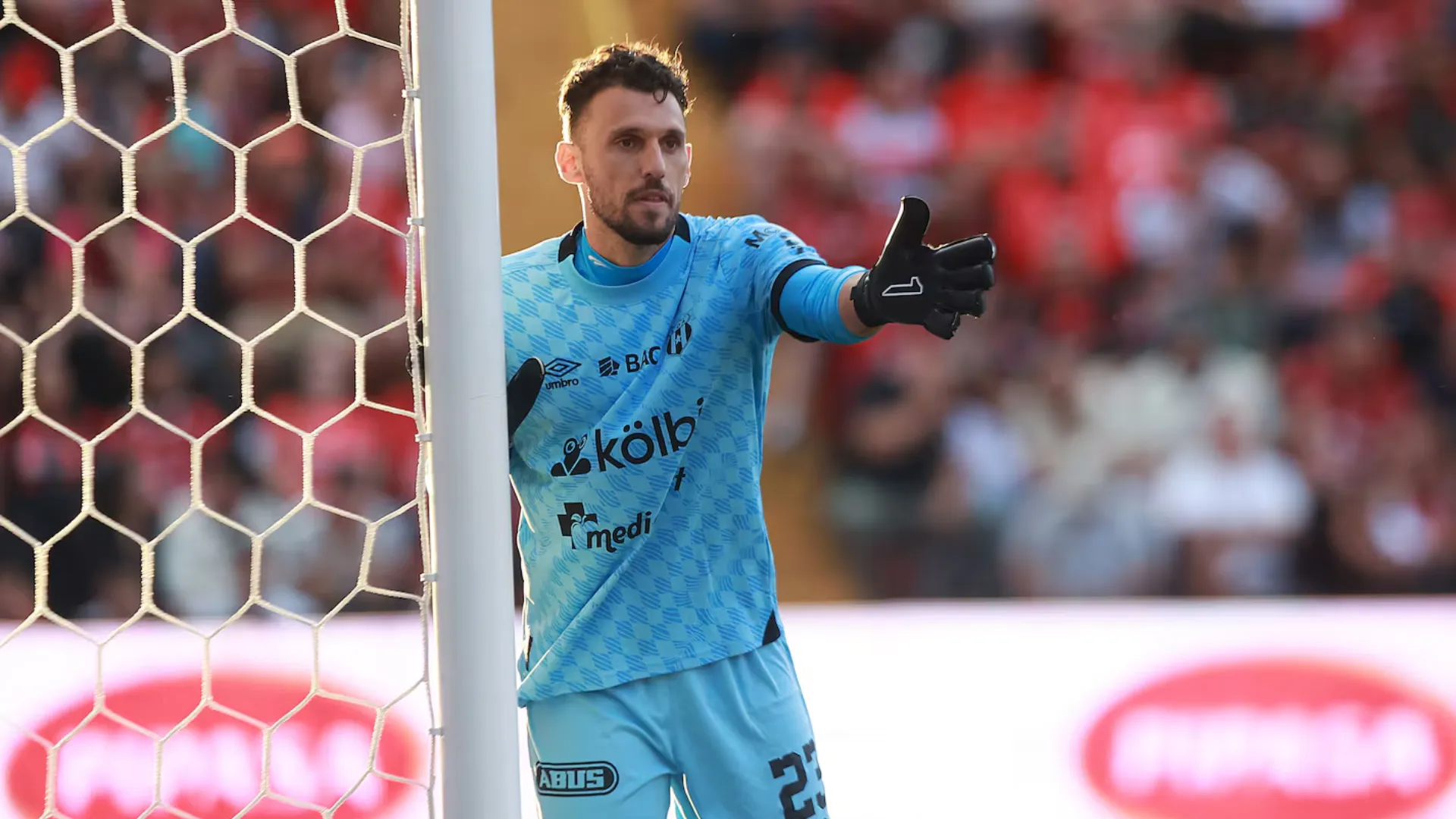 El portero uruguayo destaca también por su liderazgo y ascendencia en el vestuario. (Foto: La Teja)