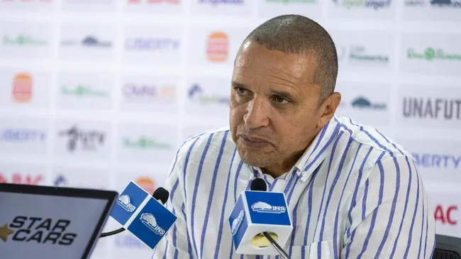 Erick Lonnis respondió por la continuidad de esta pieza clave.