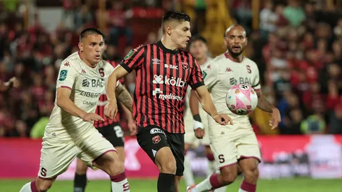 En cuestión de días, los clubes de Costa Rica no podrán hacer más fichajes.