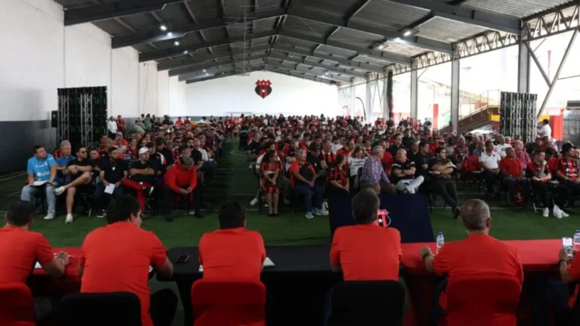 La asamblea de Alajuelense dará números históricos. (Foto: La Teja)