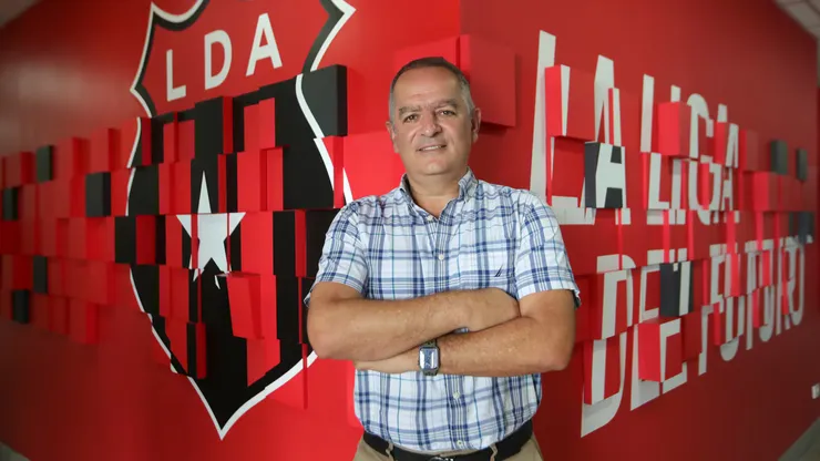 El presidente presentó la propuesta.