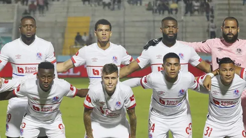 El once de Olimpia previo a un juego de Liga Nacional en Honduras.