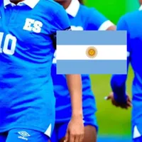 El Salvador celebra la llegada de uno de sus seleccionados al futbol de Argentina