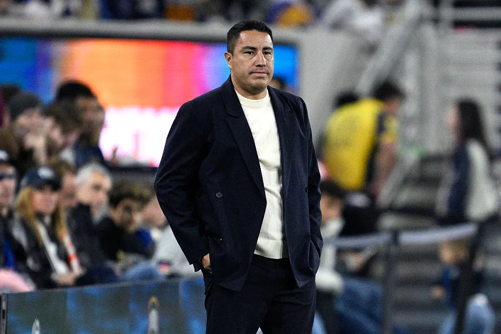 Efraín Juárez camina por la cornisa (Getty Images).