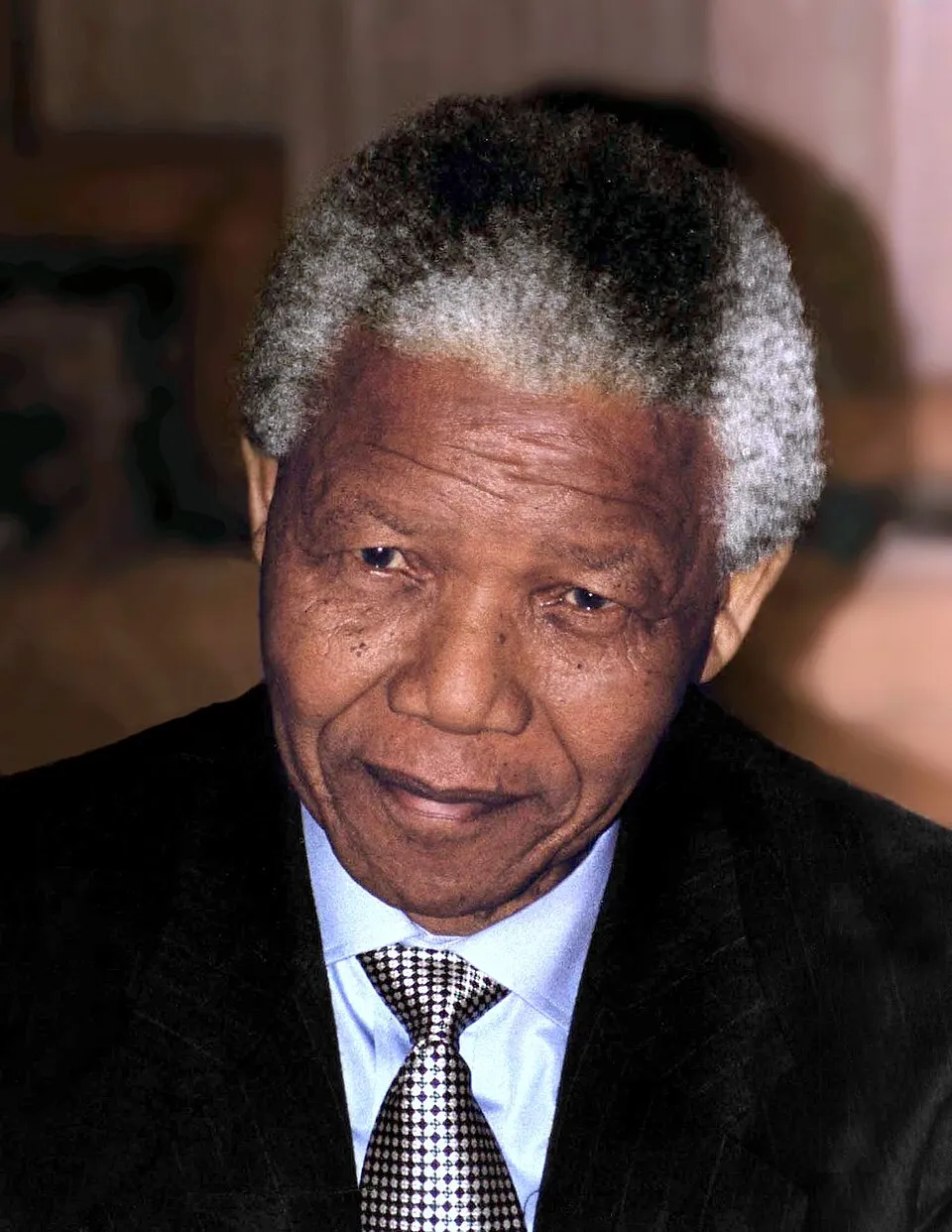 Nelson Mandela, el revolucionario que luchó contra el apartheid en Sudáfrica (Wikipedia).