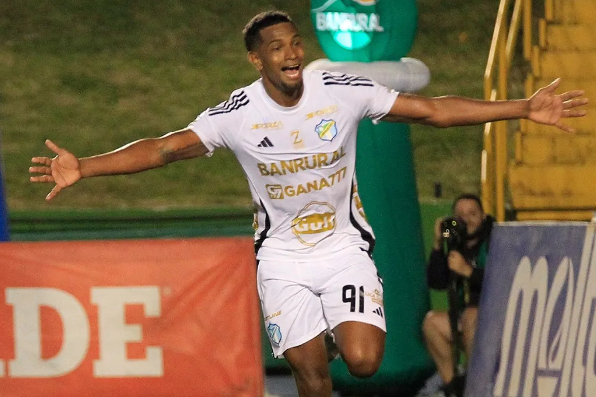 Deyner Padilla en Comunicaciones.