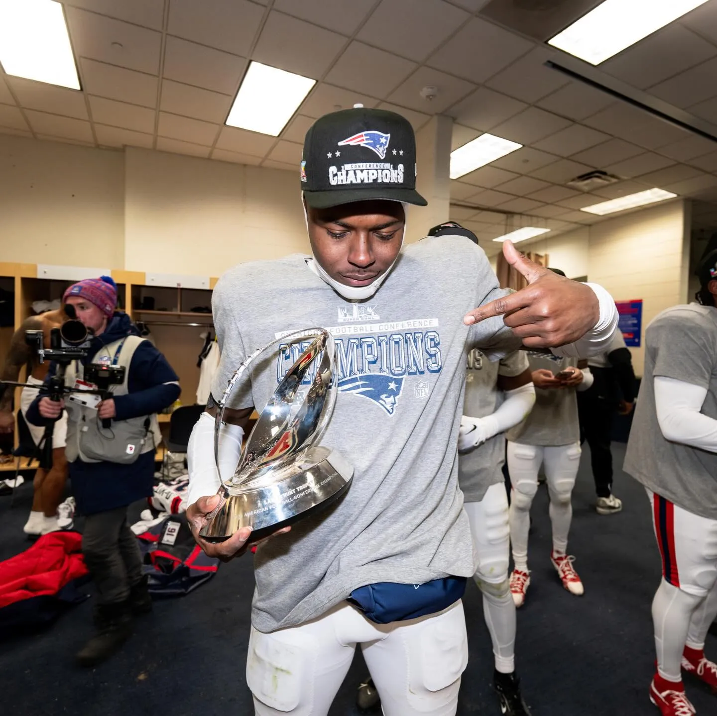 Jaylinn Hawkins juega de safety en los Patriots. (Instagram)