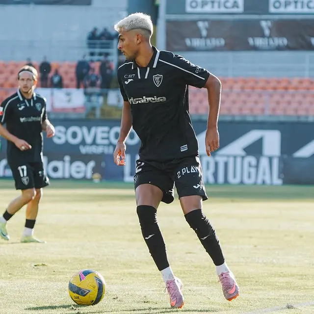 Álvaro Zamora es figura en Portugal (Instagram).