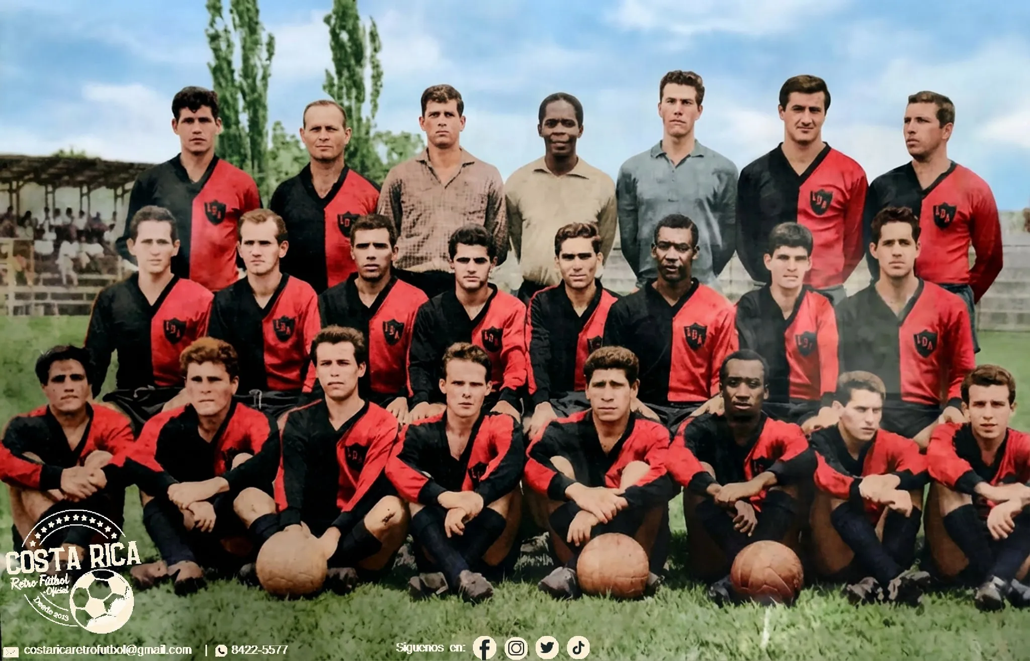 Alajuelense en 1966, con Roberto Tyrrel cuarto en la fila de arriba (Retro Fútbol Costa Rica).