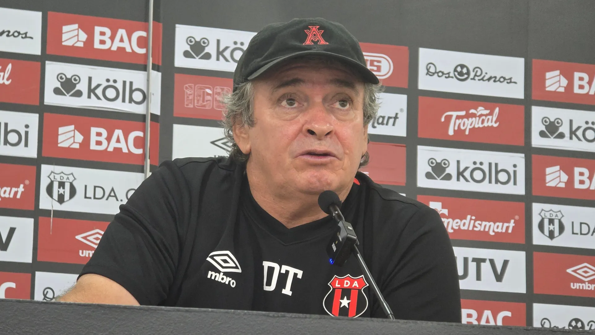 Machillo Ramírez evadió la primera pregunta de la rueda de prensa (La Nación).