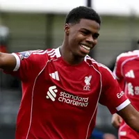 Mientras Honduras lo busca, Keyrol Figueroa recibe determinante mensaje de jugador del Liverpool