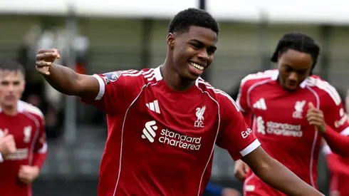 Keyrol Figueroa destaca en el fútbol de Inglaterra con las inferiores del Liverpool.