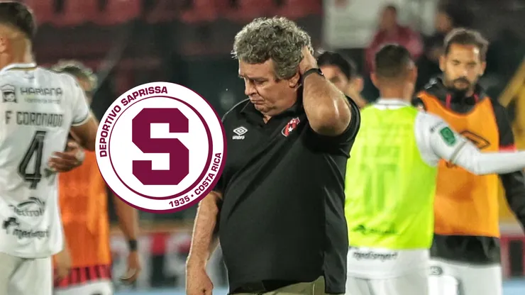 El técnico se ve preocupado.